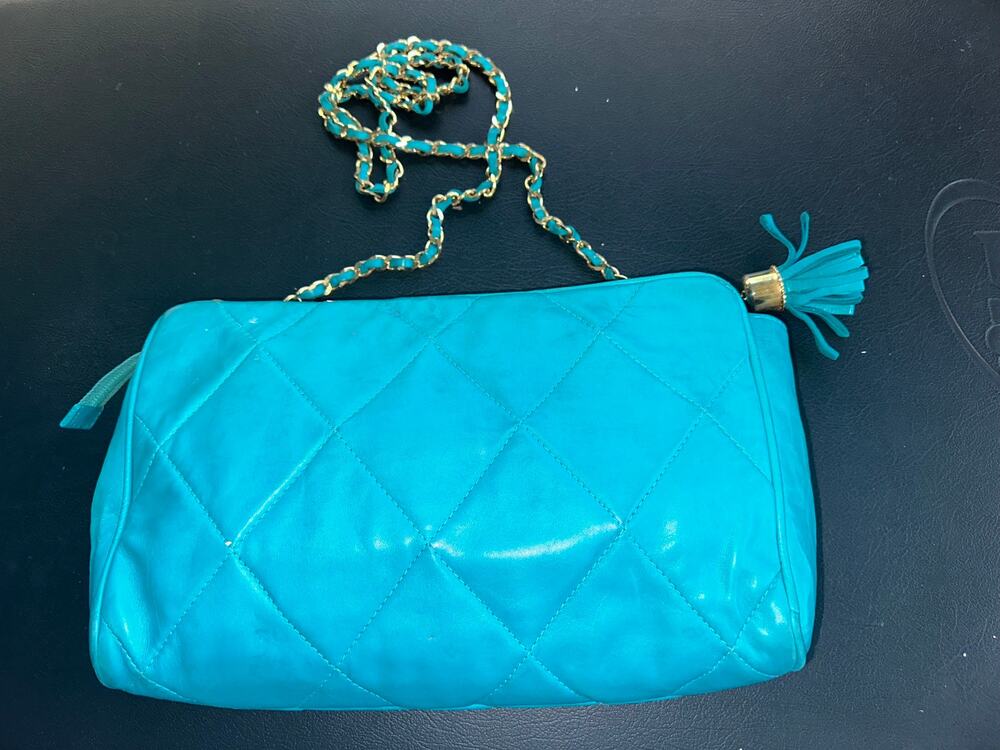 VINTAGE EIGHTIES 80's HENRI BENDEL TURQUOISE QUILTED LEATHER CROSSBODY BAG